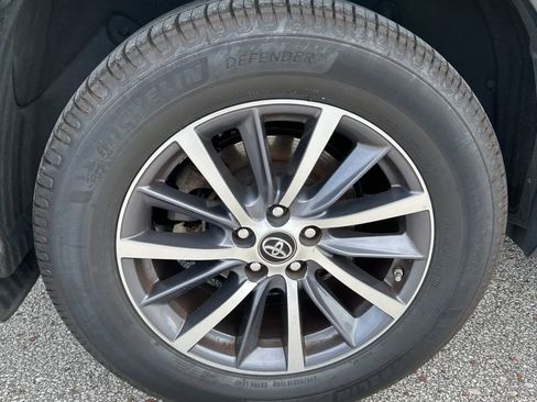 Used 2017 Toyota Highlander XLE AWD/4WD image 18