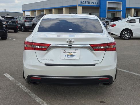 Used 2018 Toyota Avalon XLE Premium image 4