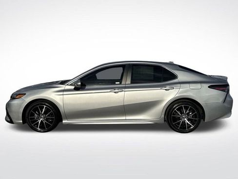 Used 2024 Toyota Camry SE image 2