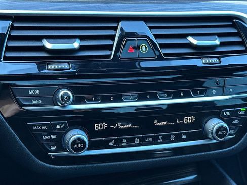 Used 2020 BMW 530e 530e iPerformance w/ Convenience Package image 22