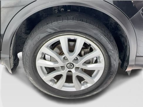 Used 2020 Nissan Rogue Sport SV FWD image 13