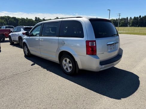 Used 2010 Dodge Grand Caravan SXT FWD image 8
