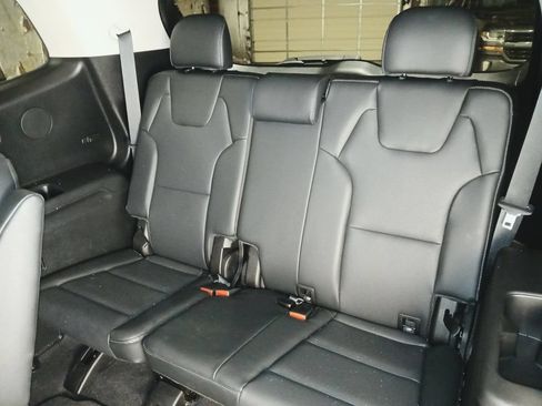 Used 2024 Kia Telluride EX w/ EX Captain's Chair Package AWD/4WD image 15
