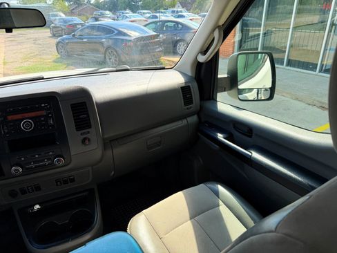 Used 2015 Nissan NV 2500 SV w/ Side & Curtain Airbag Package image 25