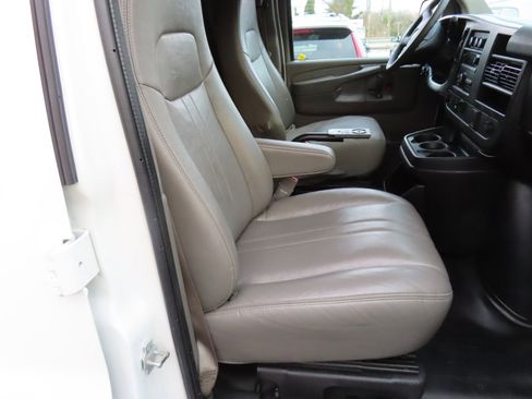 Used 2015 Chevrolet Express 2500 image 16