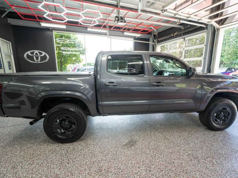 Used 2022 Toyota Tacoma SR AWD/4WD image 4