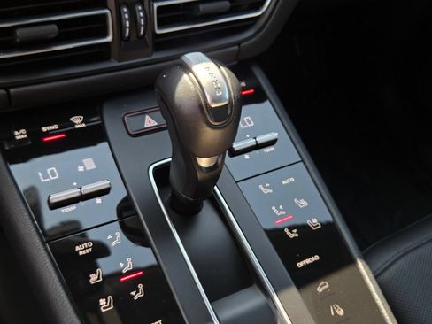 Used 2024 Porsche Macan AWD/4WD image 24