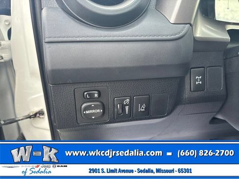 Used 2017 Toyota RAV4 LE AWD/4WD image 20