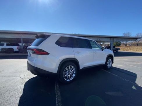 New 2026 Toyota Grand Highlander Platinum image 8