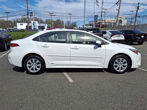 Certified 2023 Toyota Corolla LE AWD/4WD image 7