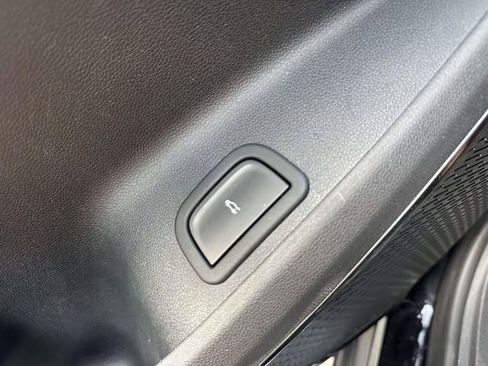 Used 2024 GMC Acadia AT4 w/ Luxury Package image 31