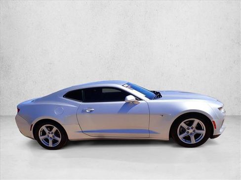 Used 2018 Chevrolet Camaro LT RWD image 5