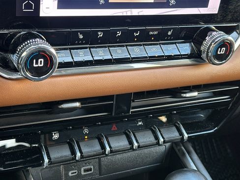 Used 2025 GMC Canyon AT4 image 17