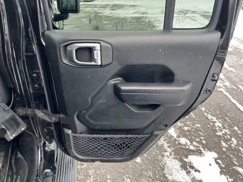 Used 2021 Jeep Gladiator Sport image 16