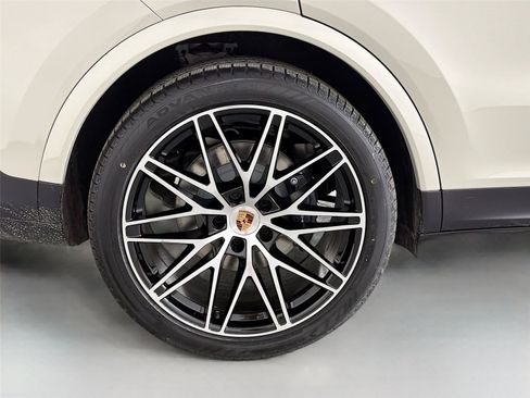 Certified 2026 Porsche Cayenne Coupe AWD/4WD image 13