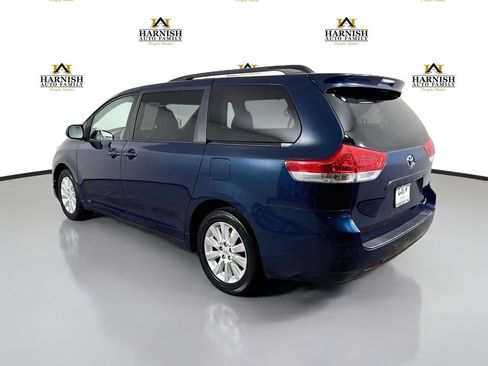Used 2011 Toyota Sienna LE w/ Towing Pkg AWD/4WD image 5