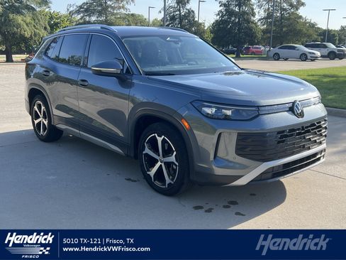 Certified 2026 Volkswagen Tiguan SE FWD image 1