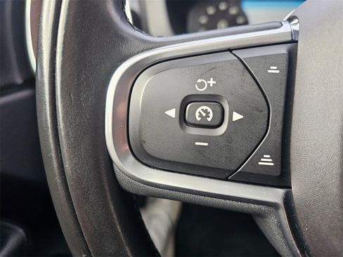 Used 2019 Volvo XC60 T6 Momentum w/ Advanced Package image 35