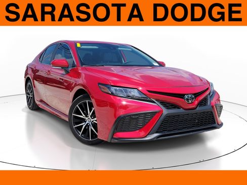 Used 2021 Toyota Camry SE FWD image 1
