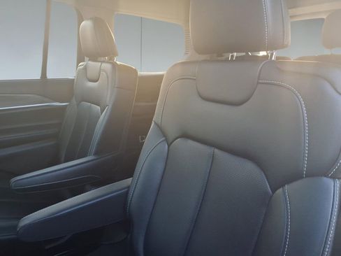 Used 2023 Jeep Grand Cherokee L Limited w/ Luxury Tech Group II image 27