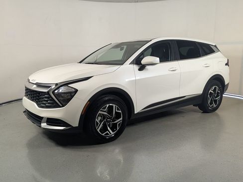 Used 2023 Kia Sportage LX FWD image 3