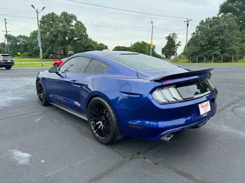 Used 2016 Ford Mustang Coupe RWD image 2