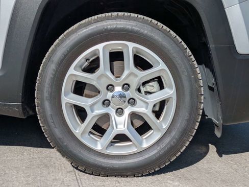 Used 2017 Jeep Renegade Latitude image 11