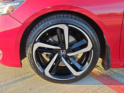 Used 2018 Honda Accord Sport image 5