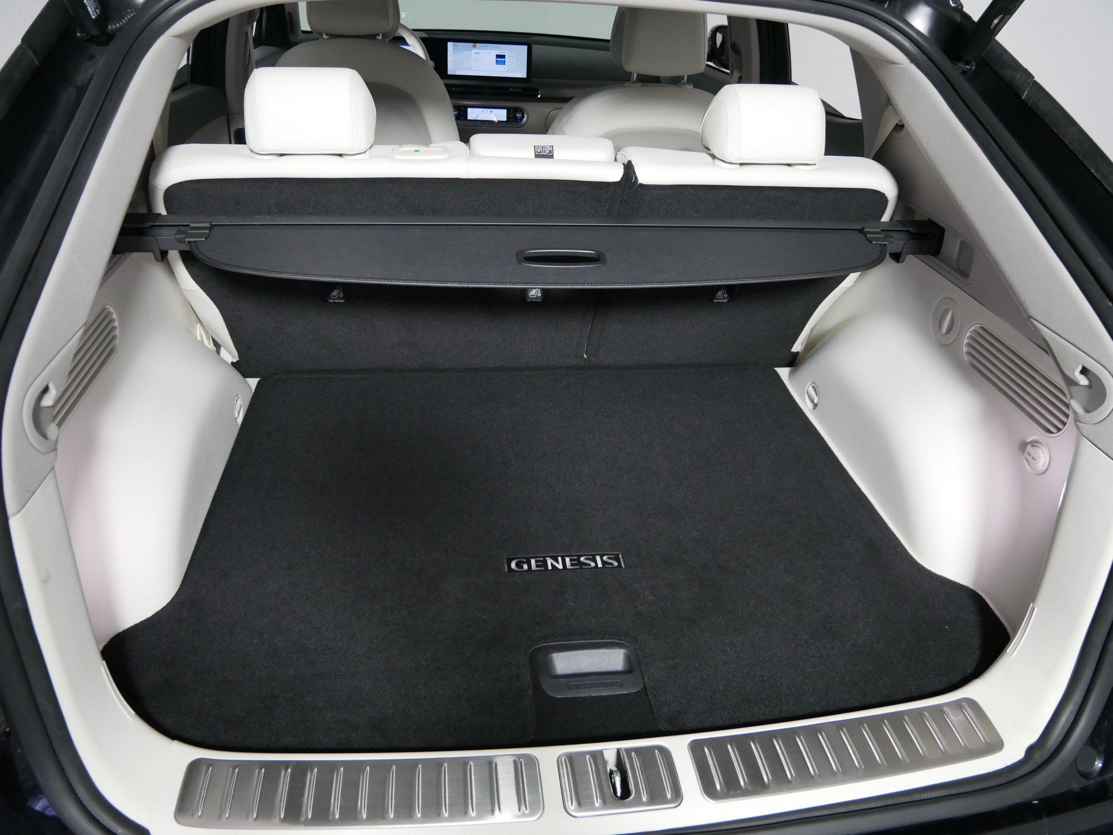 Certified 2025 Genesis GV60 Advanced AWD/4WD image 18