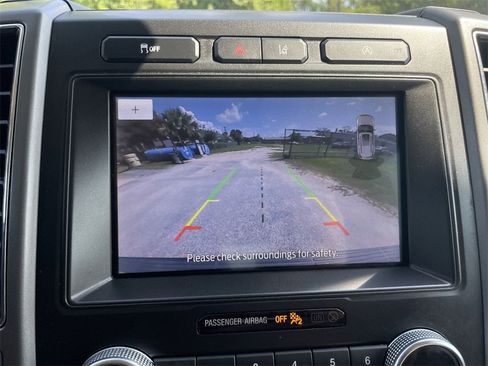 Used 2021 Ford Expedition XLT image 17