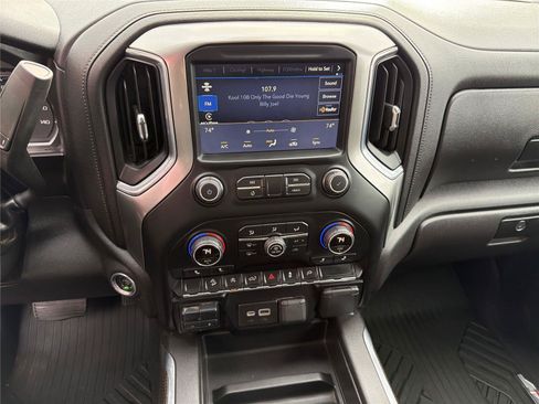 Used 2021 Chevrolet Silverado 1500 LT Trail Boss w/ Convenience Package II AWD/4WD image 16