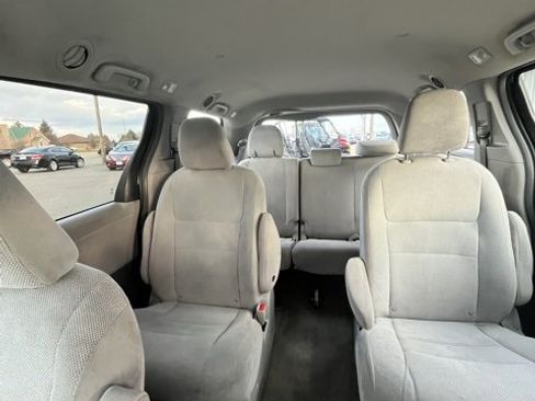 Used 2015 Toyota Sienna L image 36