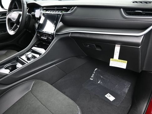 New 2025 Jeep Grand Cherokee Altitude RWD image 38