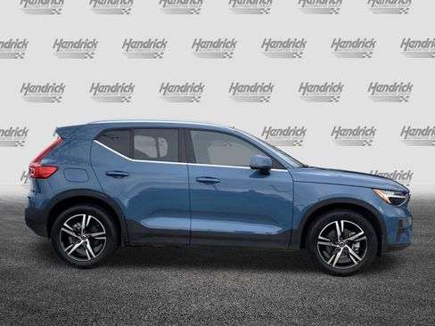 Used 2025 Volvo XC40 B5 Core image 11