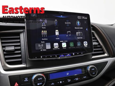 Used 2019 Toyota Highlander Limited w/ Carpet Mat Package (TMS) image 19