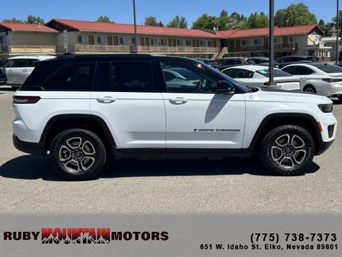 Used 2022 Jeep Grand Cherokee Trailhawk AWD/4WD image 8