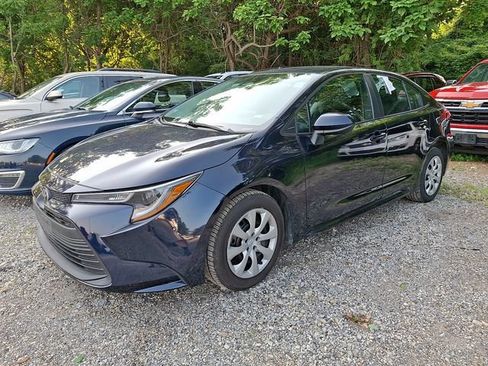 Used 2023 Toyota Corolla LE FWD image 3