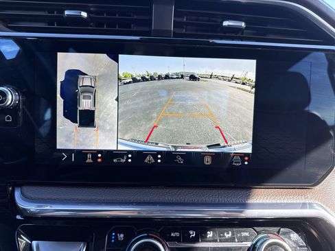 Used 2024 GMC Sierra 1500 Denali w/ Technology Package AWD/4WD image 18