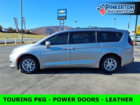 Used 2020 Chrysler Pacifica Touring-L image 7