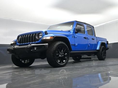 Used 2025 Jeep Gladiator Sport AWD/4WD image 45