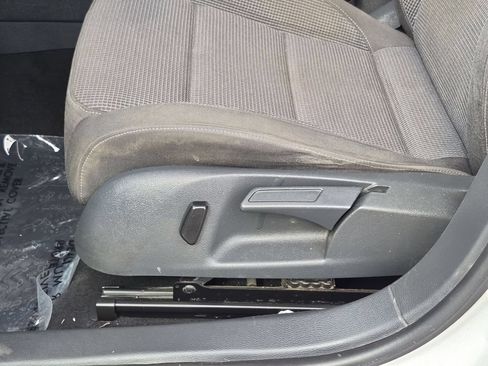 Used 2013 Volkswagen Golf 4-Door FWD image 22