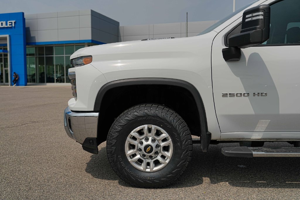 Used 2025 Chevrolet Silverado 2500 LT w/ Convenience Package AWD/4WD image 12