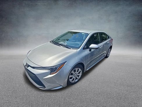 Used 2025 Toyota Corolla LE FWD image 4