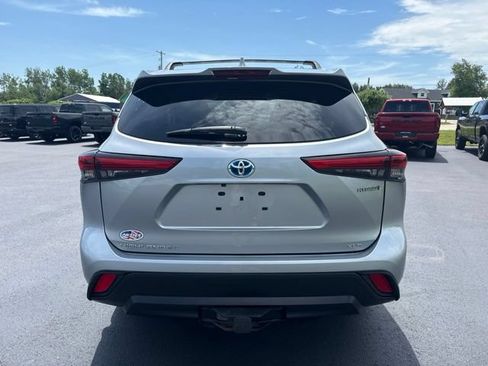 Used 2023 Toyota Highlander XLE AWD/4WD image 4