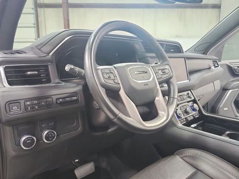 Used 2023 GMC Yukon XL Denali RWD image 18