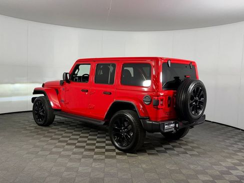 Used 2025 Jeep Wrangler Unlimited Sahara AWD/4WD image 8