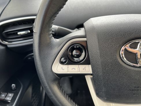 Used 2016 Toyota Prius Four w/ Advanced Technology Package image 28