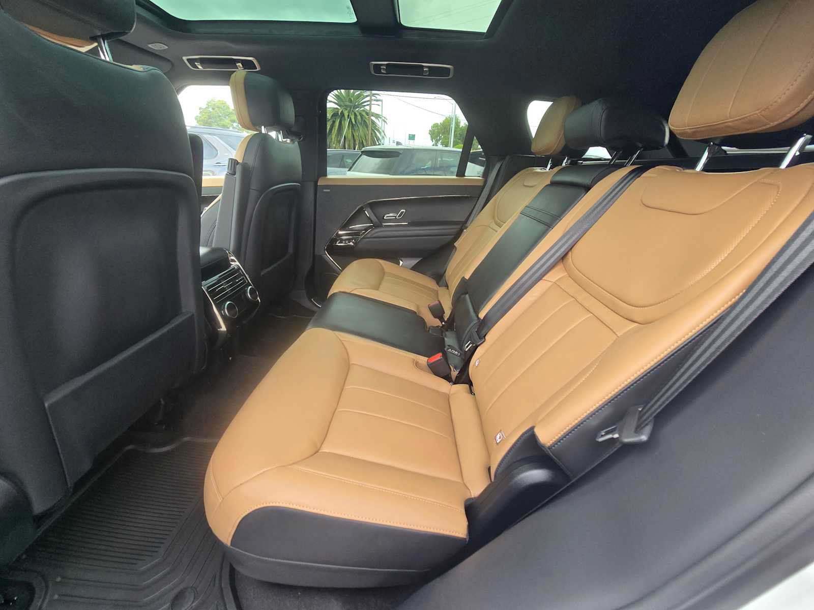 New 2026 Land Rover Range Rover Sport Dynamic SE AWD/4WD image 17