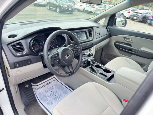 Used 2019 Kia Sedona L FWD image 11