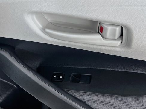 Used 2026 Toyota Corolla LE FWD image 31